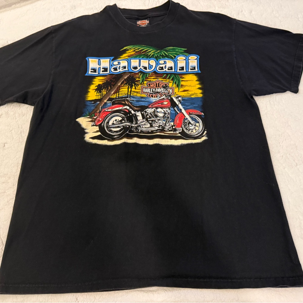 Harley-Davidson Black T-Shirt with Red Motorcycle and Hawaii Graphic